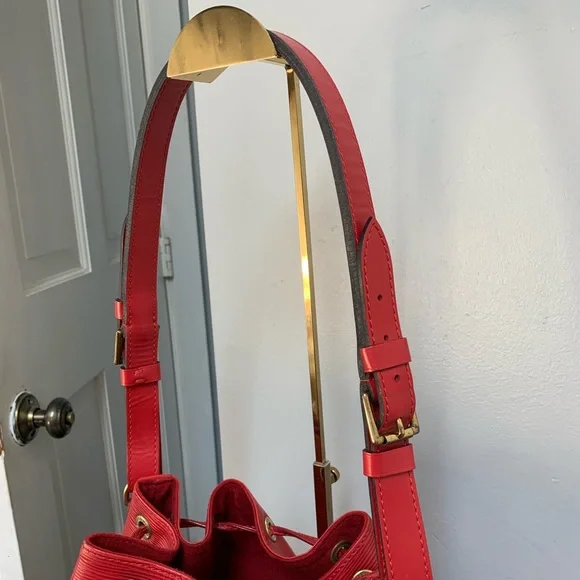 ❌SOLD❌1996 authentic red Epi leather Petit Noe bucket bag - Picture 5 of 17